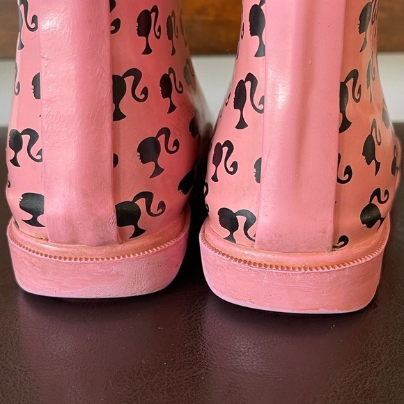 Barbie rain boots with Barbie heads in a size XS 7/8 - Picture 14 of 16